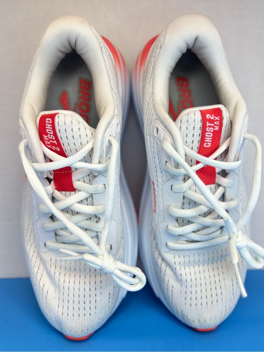 Brooks Ghost Max 2 Womens 6.5B White/Hot Coral Running Shoes 1204201B174 XLNT! - Picture 10 of 14